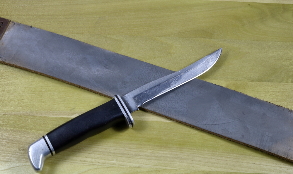 Gather the following supplies before beginning to polish your knife