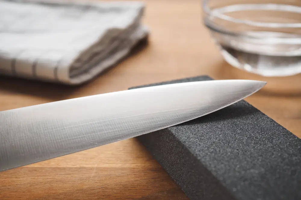When sharpening knives, sharpening stones are the best choice